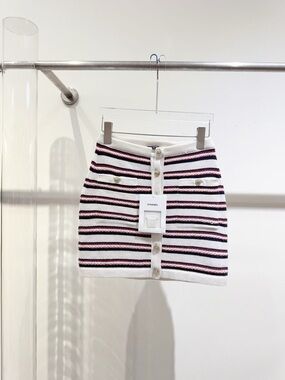 🚩steal CHANEL White Mini Knit Skirt with Navy & Burgundy Stripes